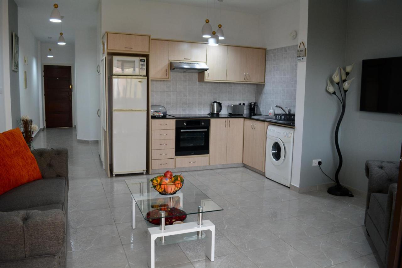 Queens Gardens - Kato Paphos - Next To Kings Ave Mall --- By Yiota Exterior photo