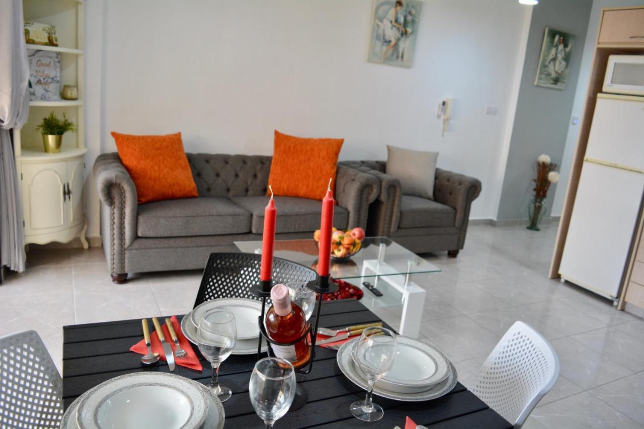 Queens Gardens - Kato Paphos - Next To Kings Ave Mall --- By Yiota Exterior photo
