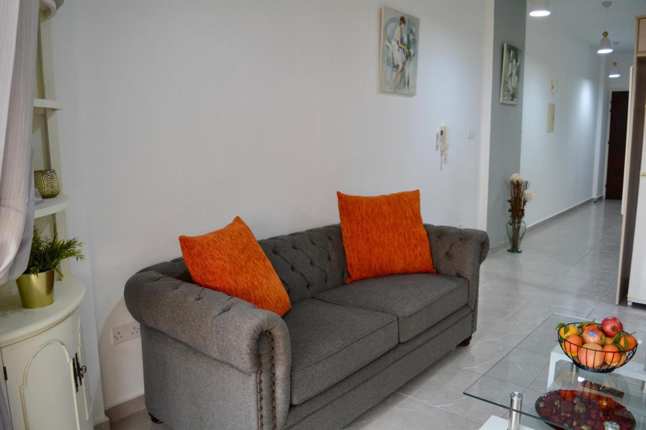 Queens Gardens - Kato Paphos - Next To Kings Ave Mall --- By Yiota Exterior photo