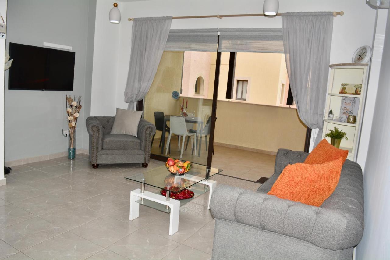 Queens Gardens - Kato Paphos - Next To Kings Ave Mall --- By Yiota Exterior photo